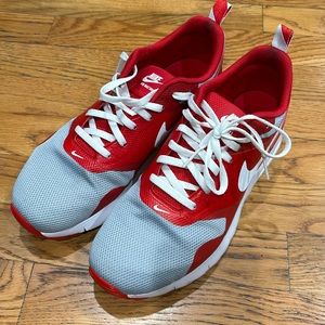 Nike air max tavas women’s gray and red shoes